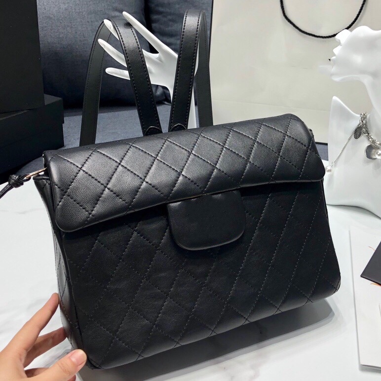 

High-end Design Vintage Style Out Of Print Big Gold Button Backpacks Celebrities In Same One-shoulder Rhomboid Chain Bag Gilded Logo Decorat