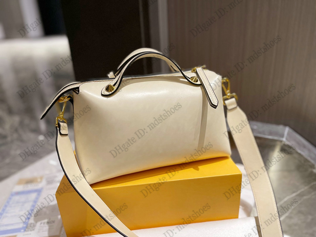 

Calfskin Logo Embossed Medium By The Way Boston Bag Biance Ice ROMA Vintage Mini Calf Satchel Handbag Designer Womens Brown Leather Luxurys Shoulder Bags Crossbody