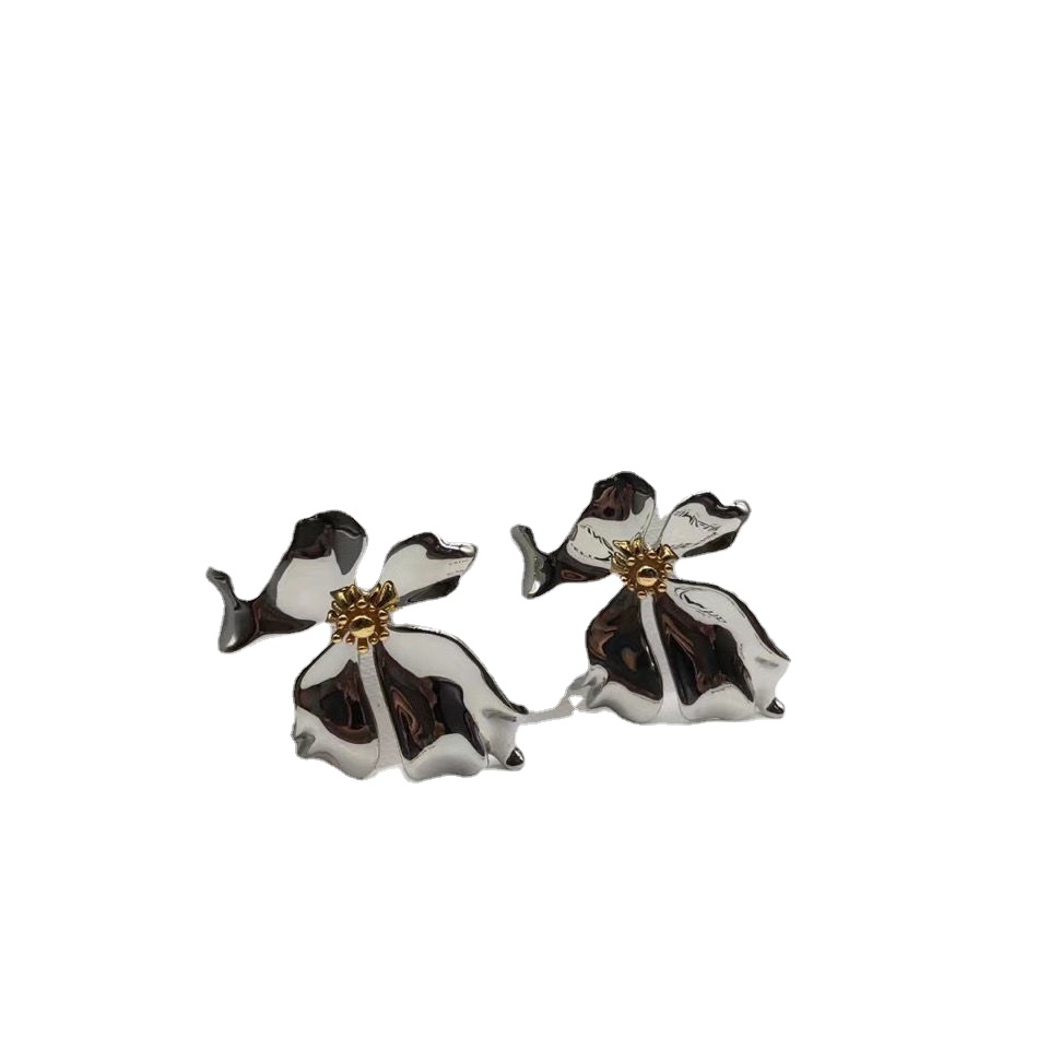 

Luxury Stud ce 21 New beautiful multipurpose Four leaf petals flower Earrings Court temperament, Golden;silver