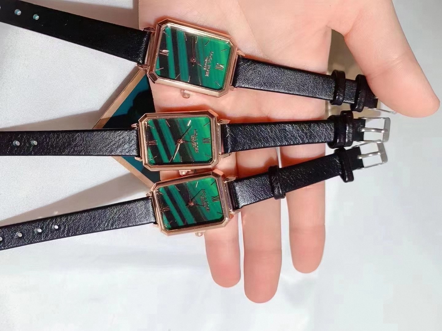 

Classic designer leather women watch quartz movement retro style small square womens size gift watches, Watch box 2
