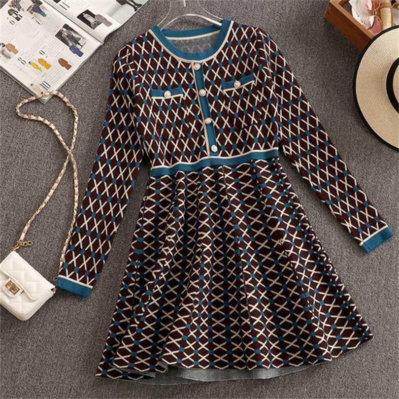 

High Quality Runway Design Vintage Plaid Knitting Sweater Dres Long Sleeve Single-breasted Party Mini Robe 211109, Picture color