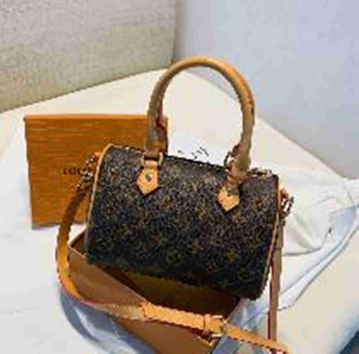 

GGLVLouisVitton YSLVUTTON female 2021 Leather Flower Pink trend fashion golden ball chain fold Single Shoulder Messenger Bag armpit bag A402164, Customize