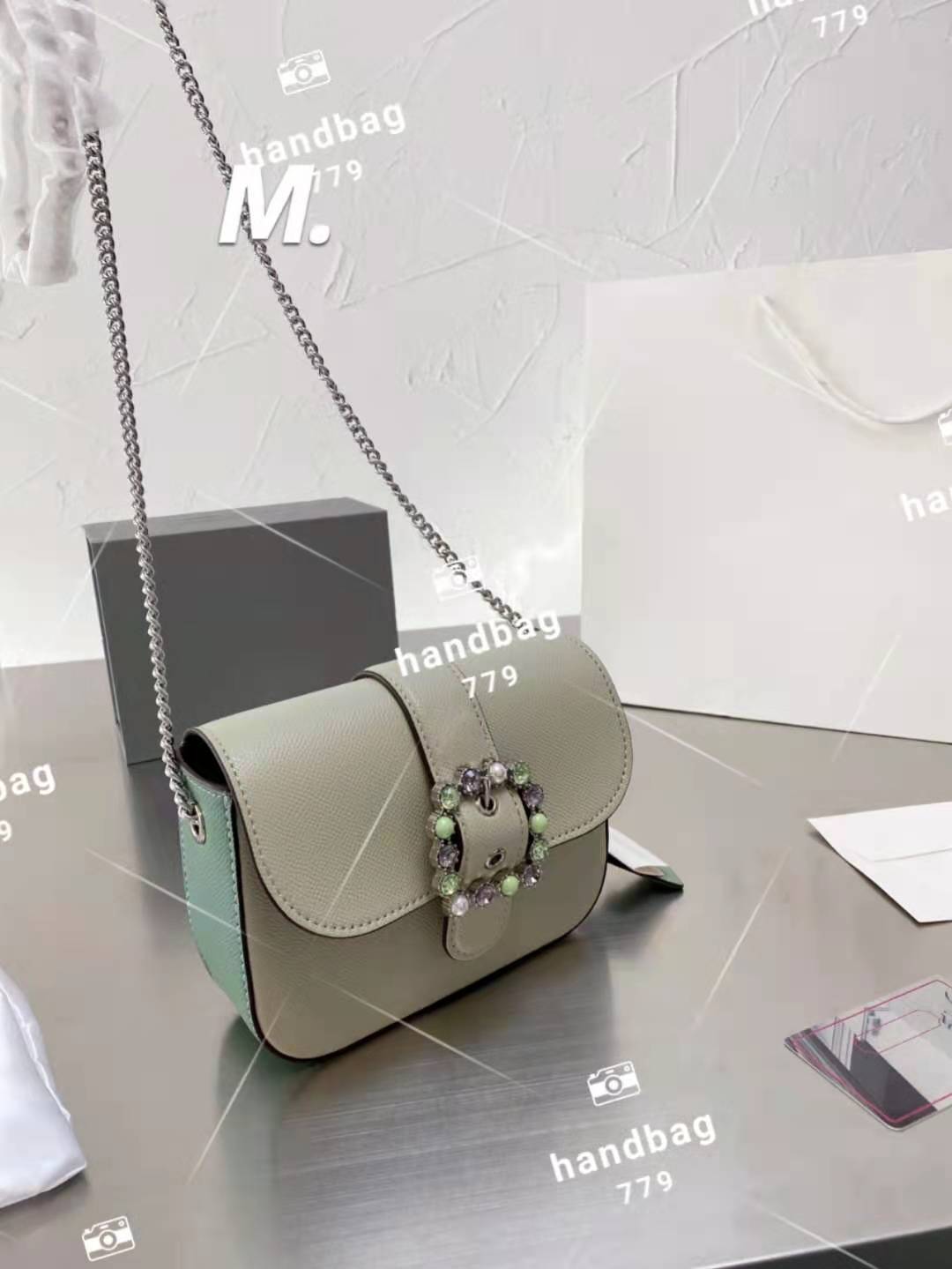 

Ladies luxury light green collision small square chain bag leather texture silver straps can be inclined across the large capacity multi spa