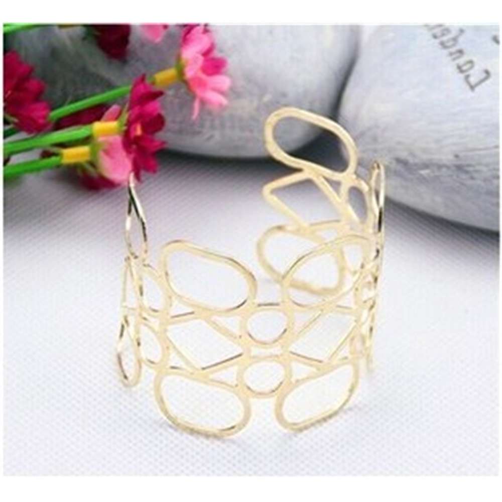 

Hand catenary Fashion metal texture wide face simple irregular hollow out Bracelet, Golden;silver