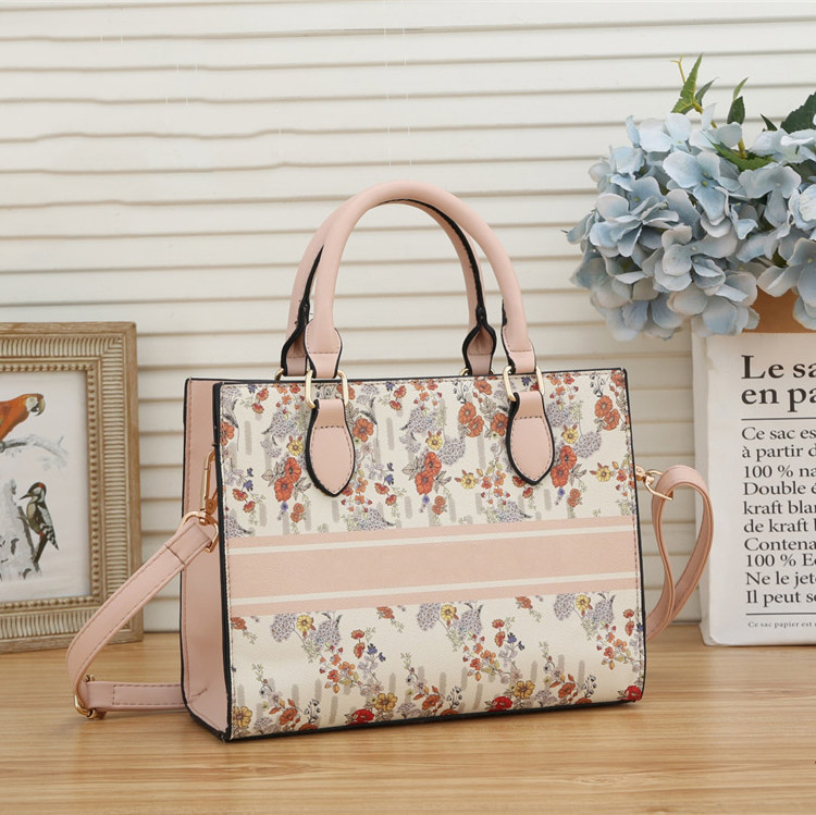

2021 Luxurys Famous Designers Womens Shoulder Bag Fashion Handbags Tote Cosmetic Handbag Purse Cross Bags, Difference of prices