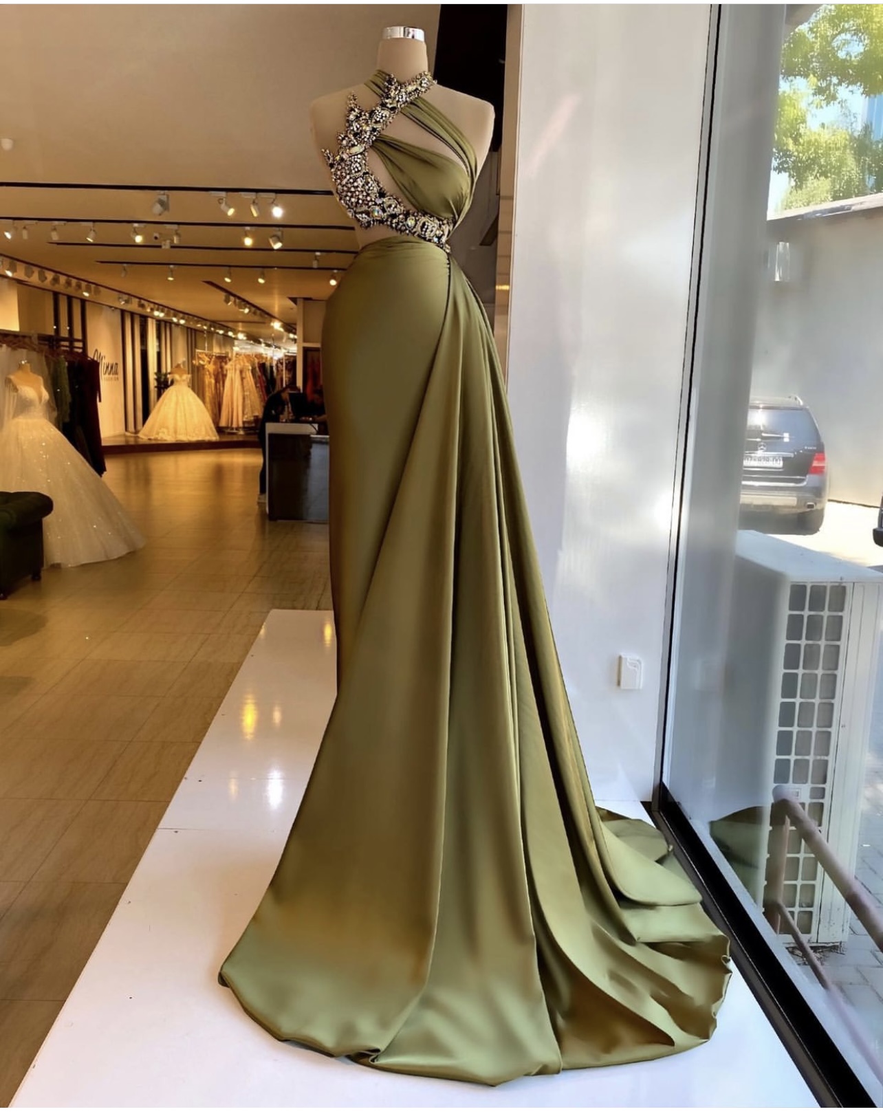 

Elegant Green Mermaid Evening Dresses Halter Neck Beaded Crystal Prom Dress With Train Formal Party Gowns Custom Made Robe de mariée, Gold