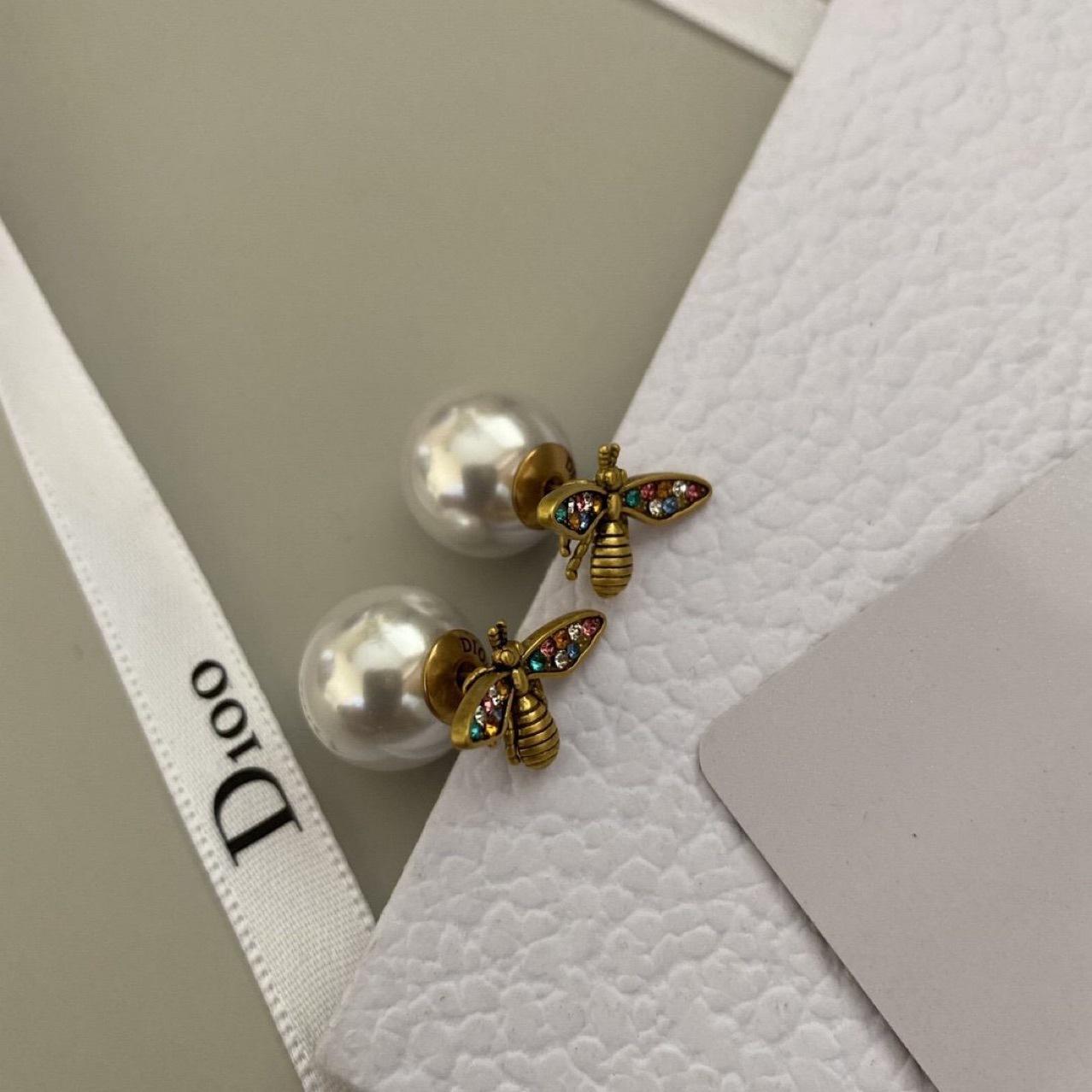 

D family Golden Bee Earrings pearl with steel seal Dijia jewelry earrings micro diamond