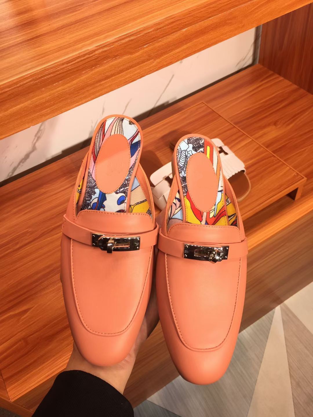 

21ssWomen Flat Fisherman Classical Leather Half Drag 3D Casual Shoes Designer Letter Slippers Flip Flop Slides MKJ005