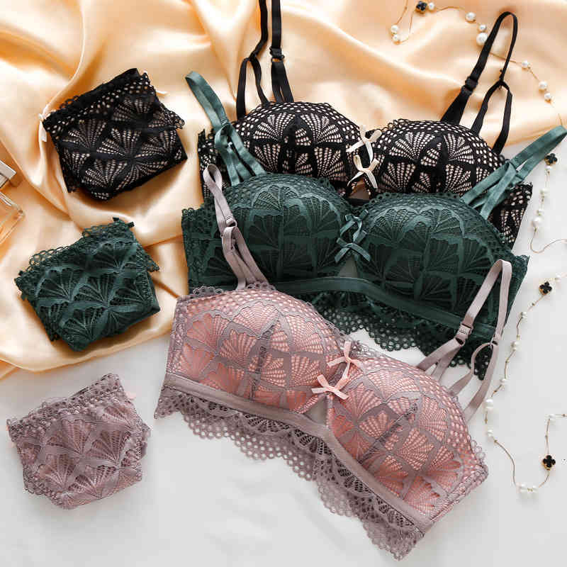 

bras sets fashionable and exquisite lace embroidery no steel ring comfortable gathering underwear women's bra suit, Red;black