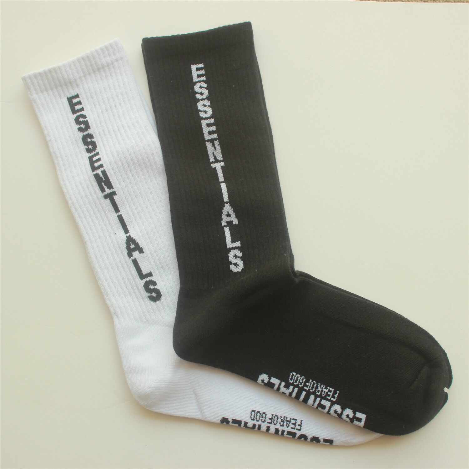 

Hight Quality FOG ESSENTIALS men women unisex socks fear of god tide skateboard stockings size 36-44 black white