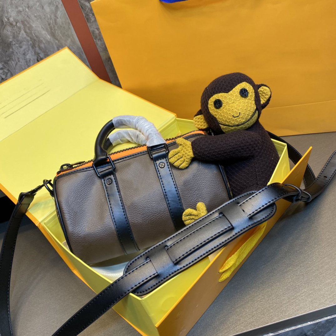 

Fashion men handbag shoulder Bag high quality men Handbags Cross body bags zoom with friends Cartoon character knitted doll, Brown