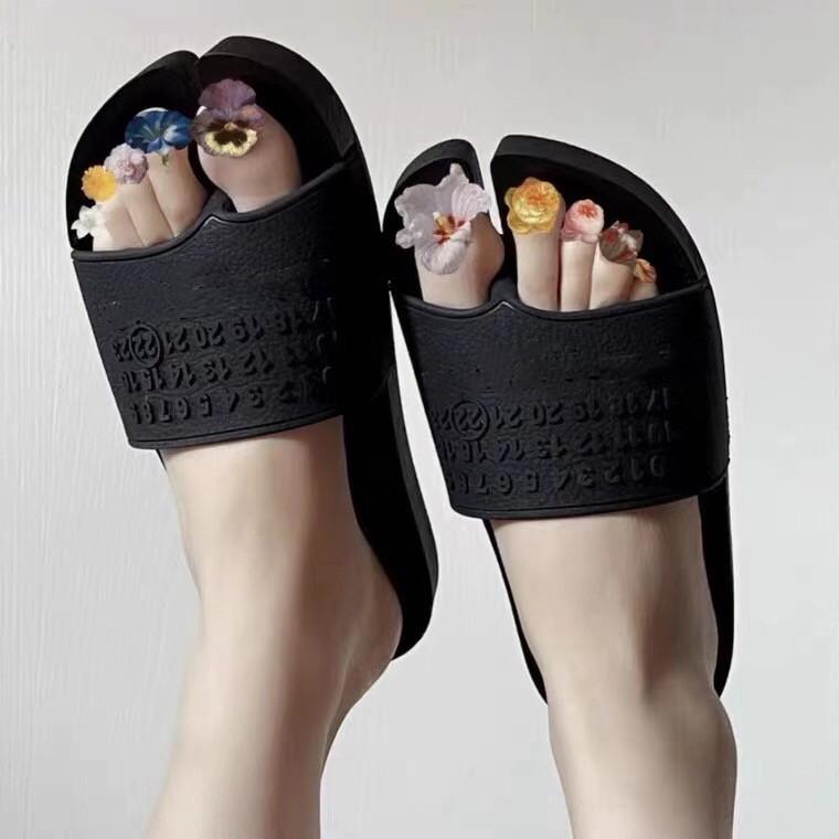 

designer slippers Spring/Summer Leisure Sandali Outdoor 2021 Men's and Women's Tabi Split Toe, Black