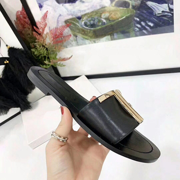 

Summer Golden Button Beach Lady Designer Leather Flat-soled Slippers 35-42 kj003