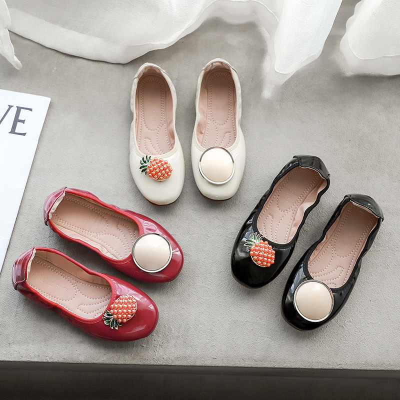 

Girls princess shoes 2021 autumn new little girl oligal leather shoes wild small daisy dance single shoes, Black;red