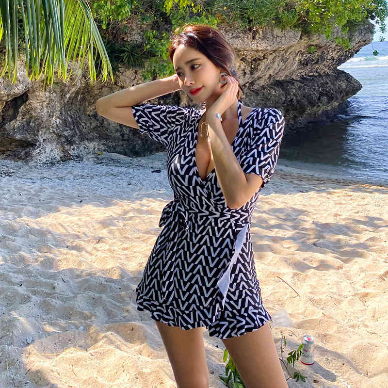 Japanese 2021 Korean Swimsuits with One-piece Printing to Cover the Belly and Show Thin-image-678734559