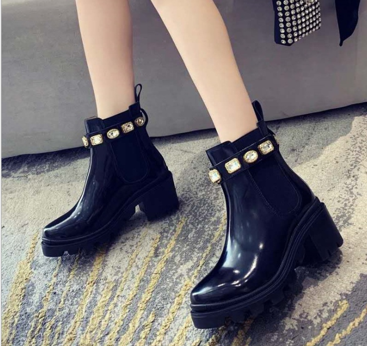 

Italy Designer Women Snake Botton Boots Ins Bee Luxury Designers Shoes Cowskin Genuine Leather Woman Martin Boot Diamonds Belt Chain Rhinestone Belts Shoe, Black rhinestones