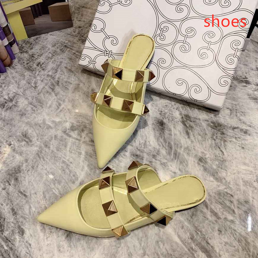 

discount 2021 high quality shoes luxury designer slippers metal rivet trim with LOGO flat casual sandals available in a variety, Black