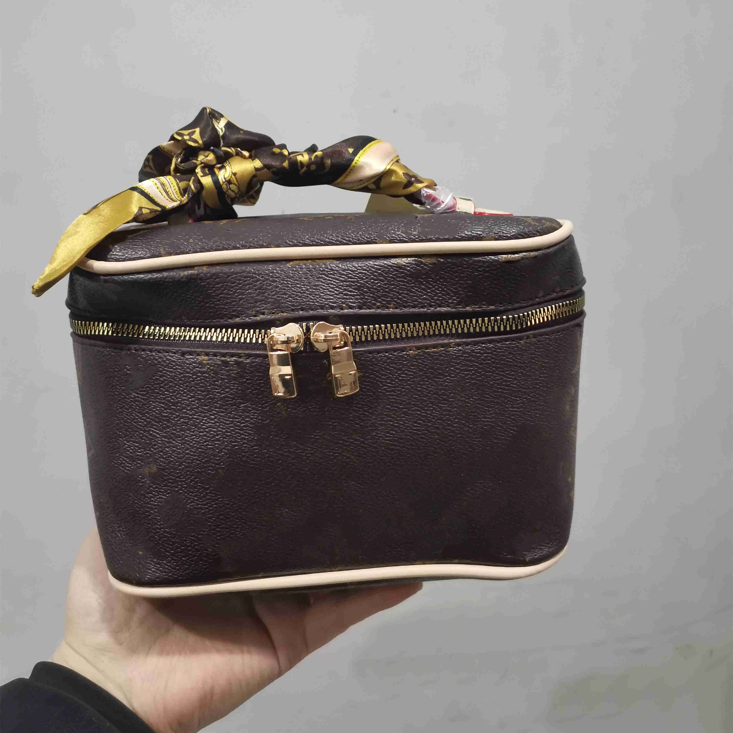 

2022Travel Toiletry Cosmetic Bag Pouch Protection Beauty Case Wash Leather Women Clutch bags Mono Waterproof Canvas Luxurys Designers Cases totes storage box, Brown letter