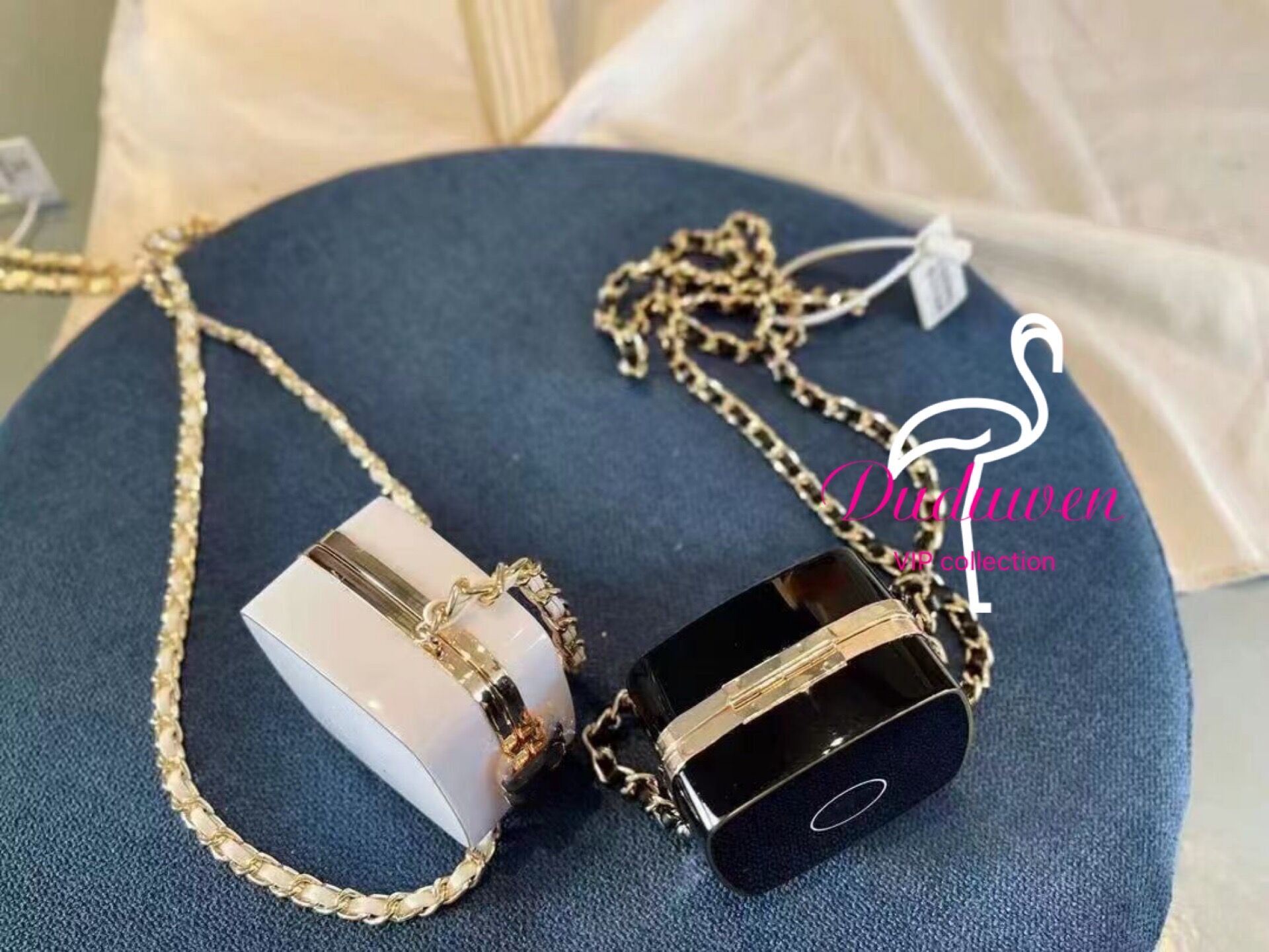

party gift double-C Fashion earphone Organization metal bin with chain as necklace classic Earphones Charging cover powder compact storage case, Black