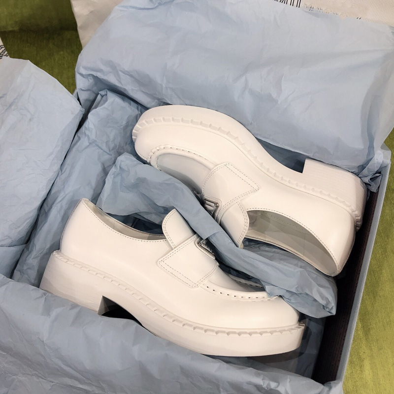 

Classic high end Casual Flat Shoes 100% leather Metal buckle Black white 4.5cm Women Platform Lefu shoes Designer factory shoe35 -41