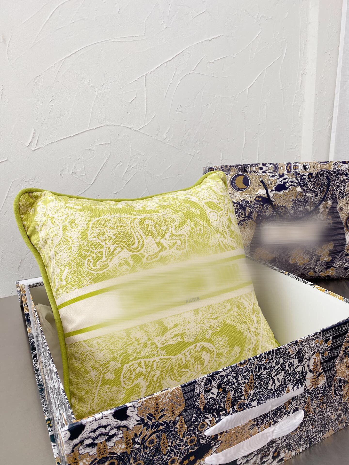 

Luxury designer pillow case cushion cover high quality printing craft flower and animal pattern 40*40cm for home Decorative pillowcase Christmas gift 2022, As pic