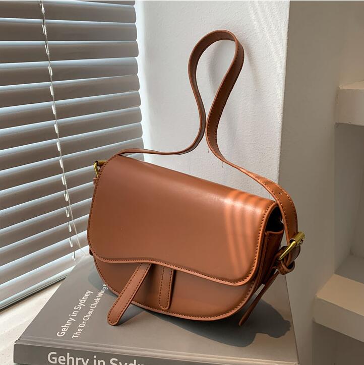 

Factory wholesale womens leathers shoulder bags street trend solid color retro handbag elegant atmosphere stitching women armpit bag flip leather backpack, Brown(boutique box)