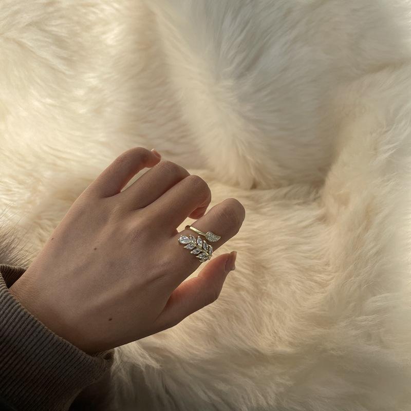 

Wedding Rings Luxurious Gold Crystal Leaf Shaped Opening For Woman Unusual Accessories Korean Fashion Jewelry Party Girls