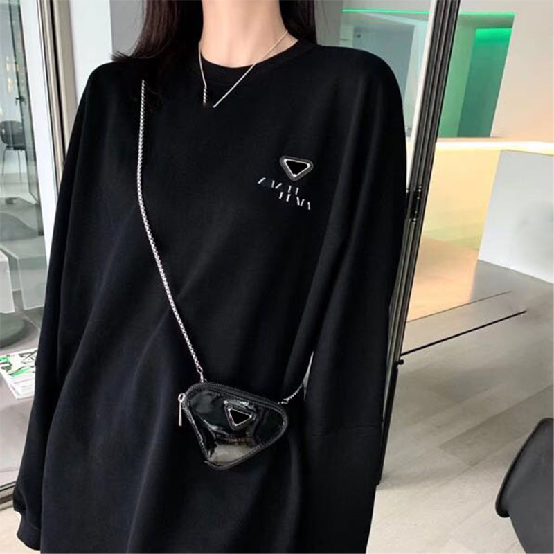 

Triangle Badge Women Pullover Hoodies With Chain Bag Designer Brand Sweatshirt Round Neck Womens Clothing, Black with bag