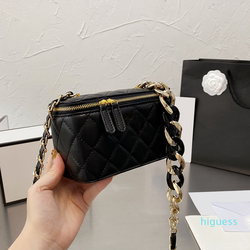 

Designer- Women Cosmetic Box Bags Quilted Matelasse Chain Cross Body Shoulder Fashion Vanity Clutch Square Handbags 16cm, Red