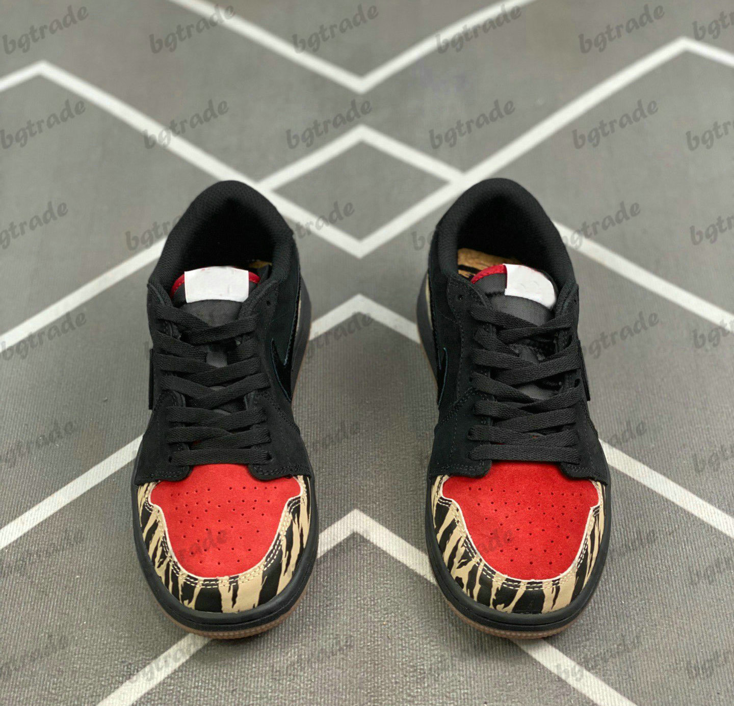 

SoleFly x 1 Low Carnivore Basketball Shoes 1s Black Red Desert Gum Medium Brown Trainer Sports Sneakers