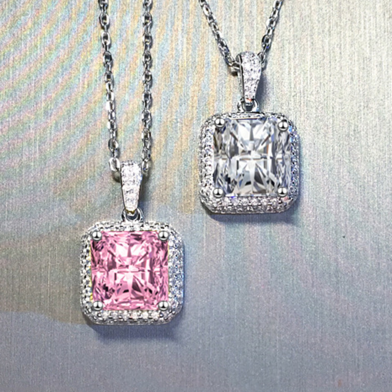 

Collar de diamantes blancos rosados, colgante cuadrado de princesa simple para mujer