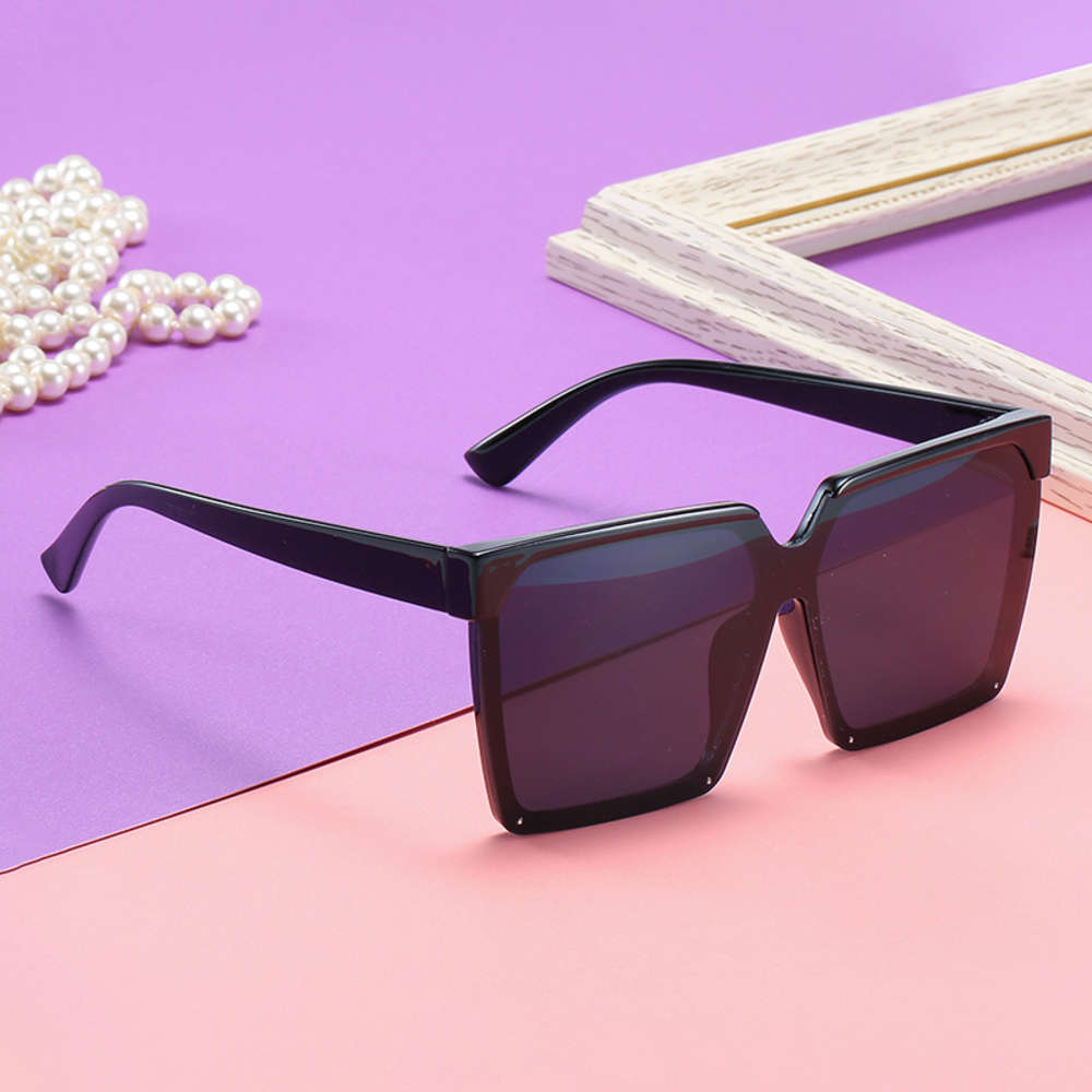 

2021 new box Sunglass trend personalized Sunglass men's and women's street shooting square Sunglass