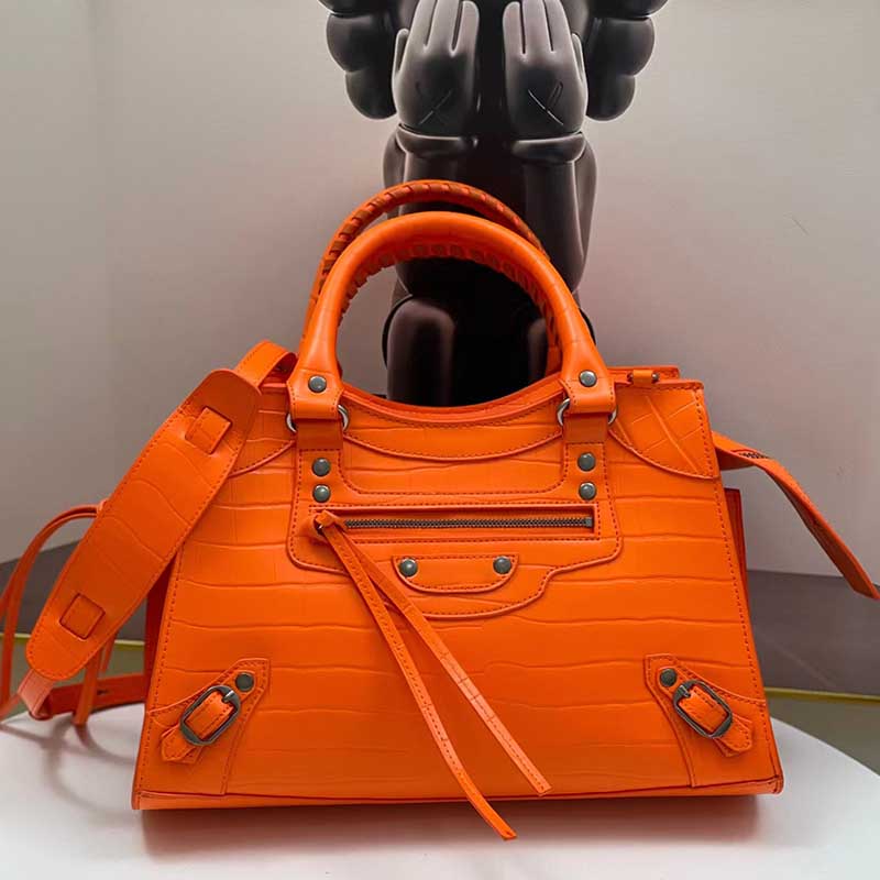 

Stylish Women's High Quality Classic Biker Bag Crocodile Pattern Leather Shoulder Messenger Bags City Handbag Totes Multicolor Options, Light green