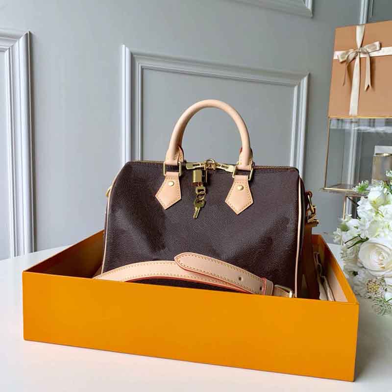Sacs d'oreiller Femmes Fashion Canvas Luxury Designer Sac Mirror Quality Handbags Botes with Box B003