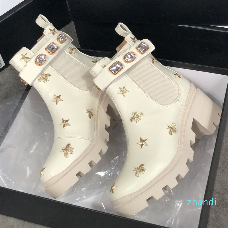 

2021 Women Leather Laureate Platform Desert Boot Martin Boots White Embroidered Bee Star Trail Ankle Boot Winter Boot Heel Height with belt