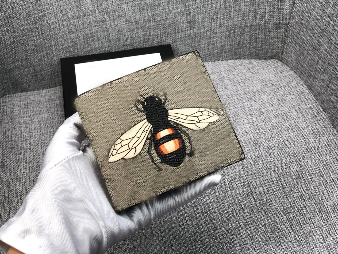 

Luxury designer short wallet letter bee wallet high quality durable coin purse Men and women gift with box, Red;black