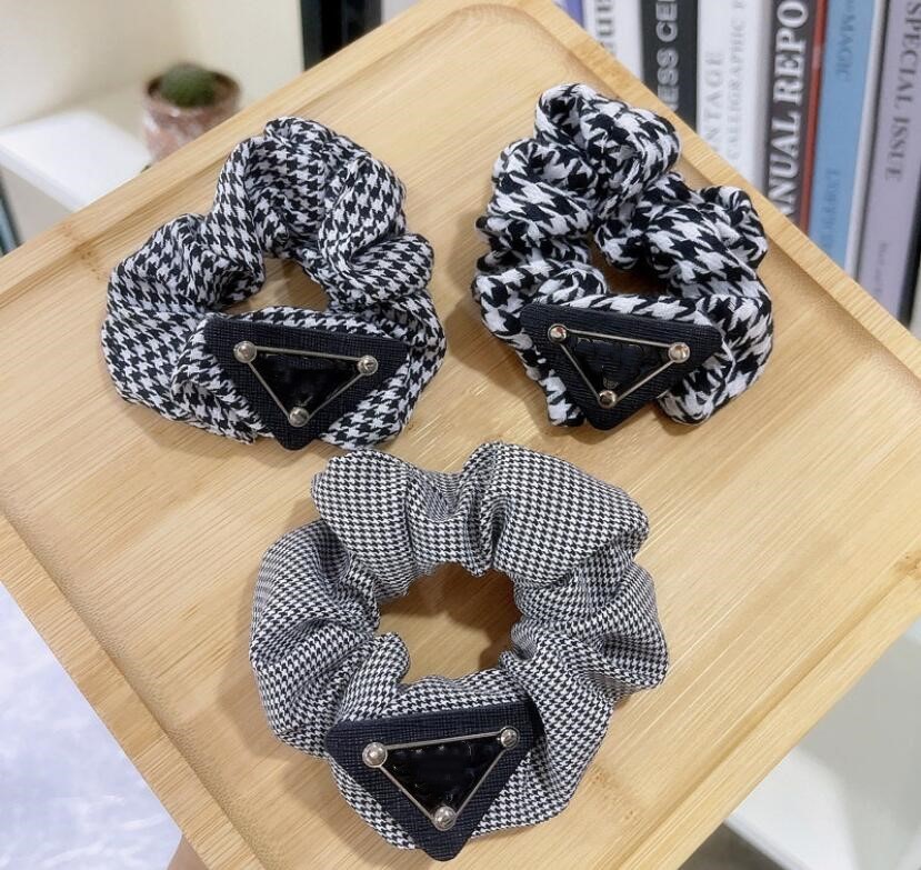 

Korean version of the palace triangle letter lattice hair ring retro outing girl houndstooth headgear high quality fast delivery