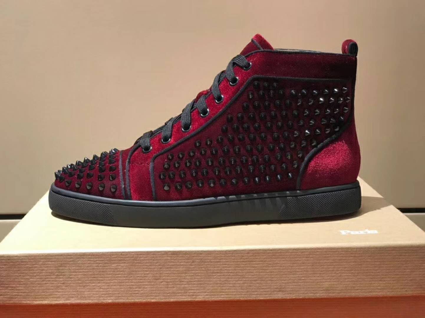 

[Original Box] Popular Men Red Bottom Sneaker Luxury Party Wedding Suede Leather Spikes Lace-up Man Rivets Red Sole Casual Shoes, As is shown in