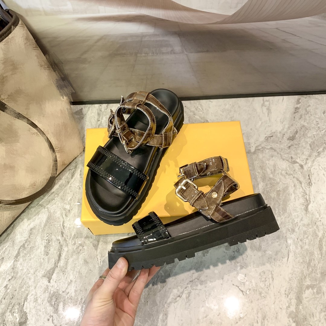 

New platform sandals Summer Classic letter print Patent leather women's sandals Women's outdoor shoes with black outsole ankle strap buckle 35-40