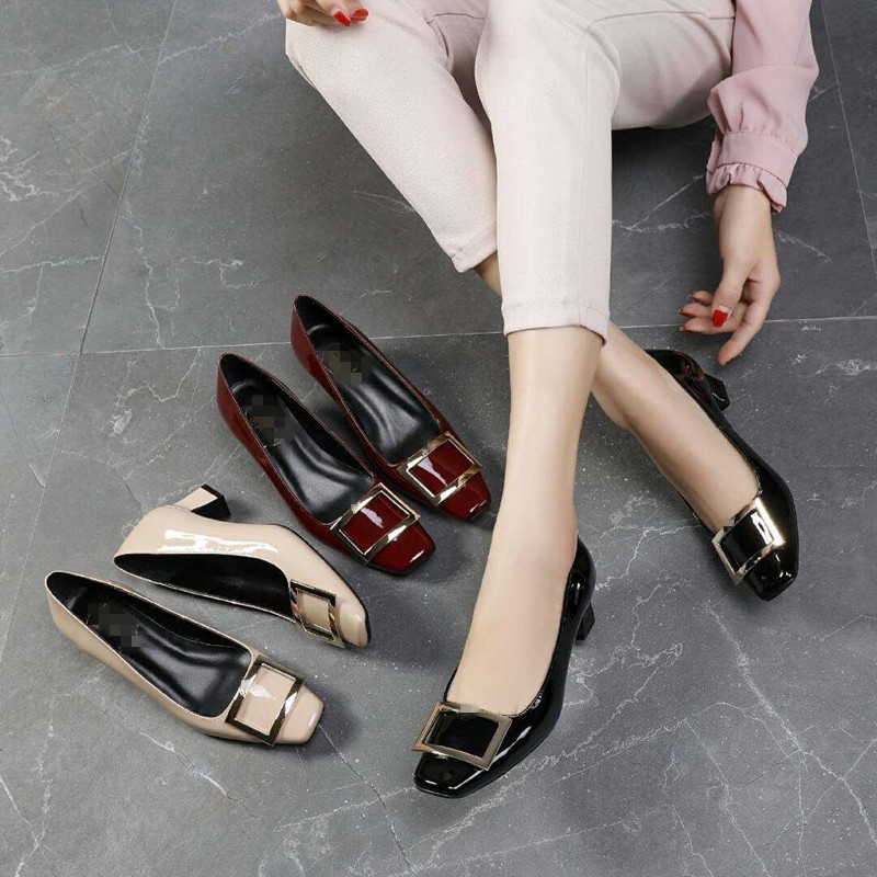 

2021 designer high heel single formal shoes, real leather upper, metal fastener decoration, luxurious atmosphere, Black