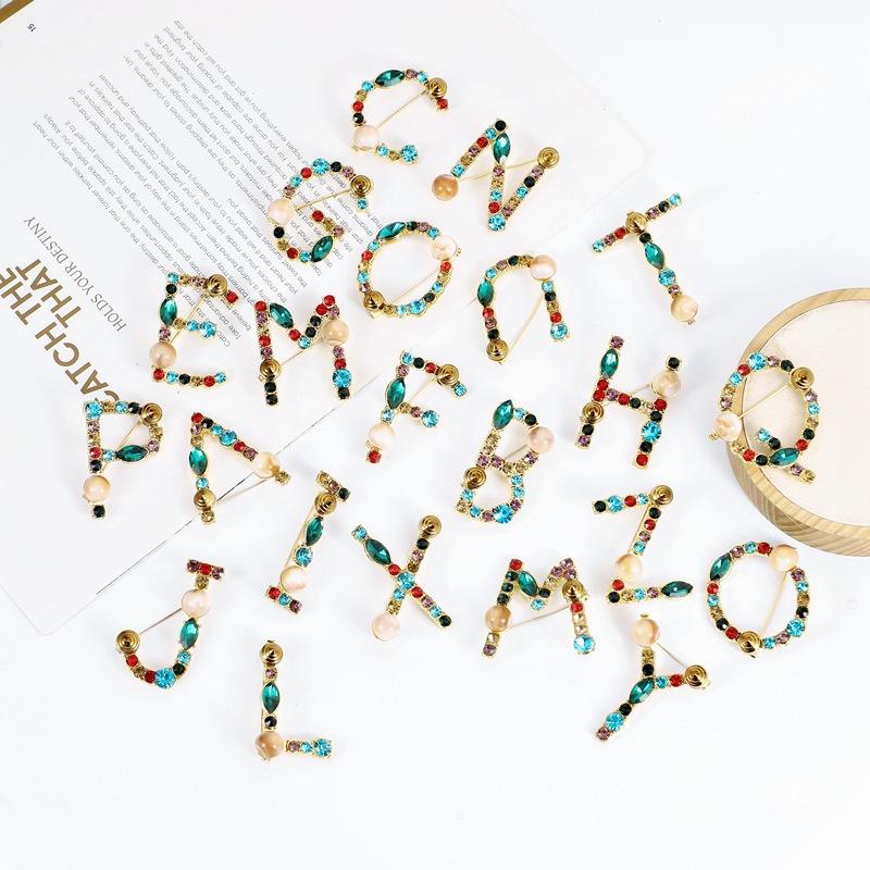 

Pins, Brooches CINDY XIANG 26 Letters Rhinestone Alphabet Brooch Letter Pin Colorful Design Fashion Jewelry ABC High Qulaity Winter Gift