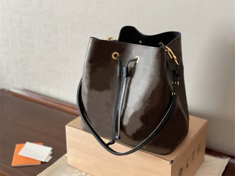 

2021 luxury Famous Designer Womens Fashion handbags Shoulder Bags Cross Body Clutch Bag Bucket Plain Leather String Interior Zipper Pocket Casual Drawstring, Difference of prices