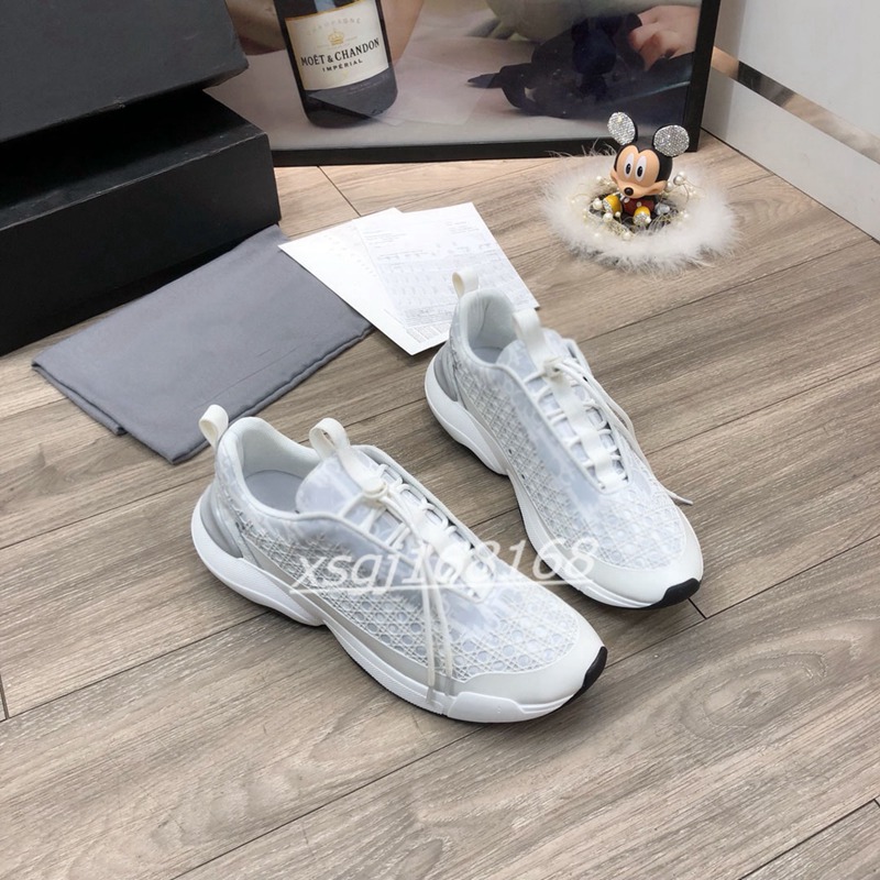 

2021 New High quality couple casual sports shoes men's women sneakers men run hiking shoe vine grid stripe design two-color bottom size 35-46, Black