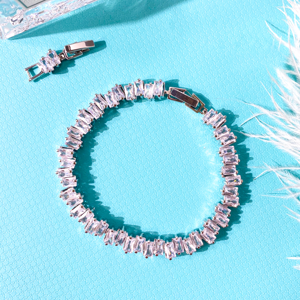 Mode classique plaqué or 18 carats Bracelet de tennis Chaîne à maillons Bracelet à breloques en pierres précieuses Bracelets de mariage Avec cade