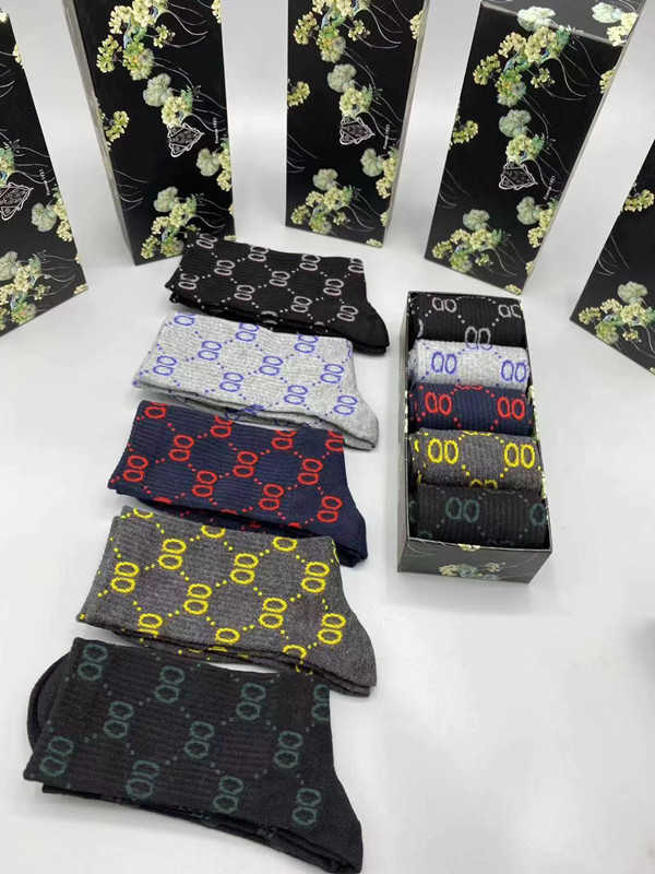 

2021 designer men's and women's socks eight luxury sports four seasons letter printing brand cotton men women garter box set gift