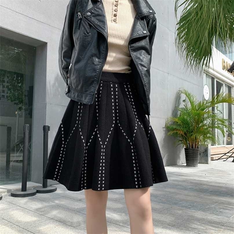 

High-waisted Knitted Skirt Autumn Winter All-matching Dotted jacquard Big Swing Pleated Short Skirt 211109, Black