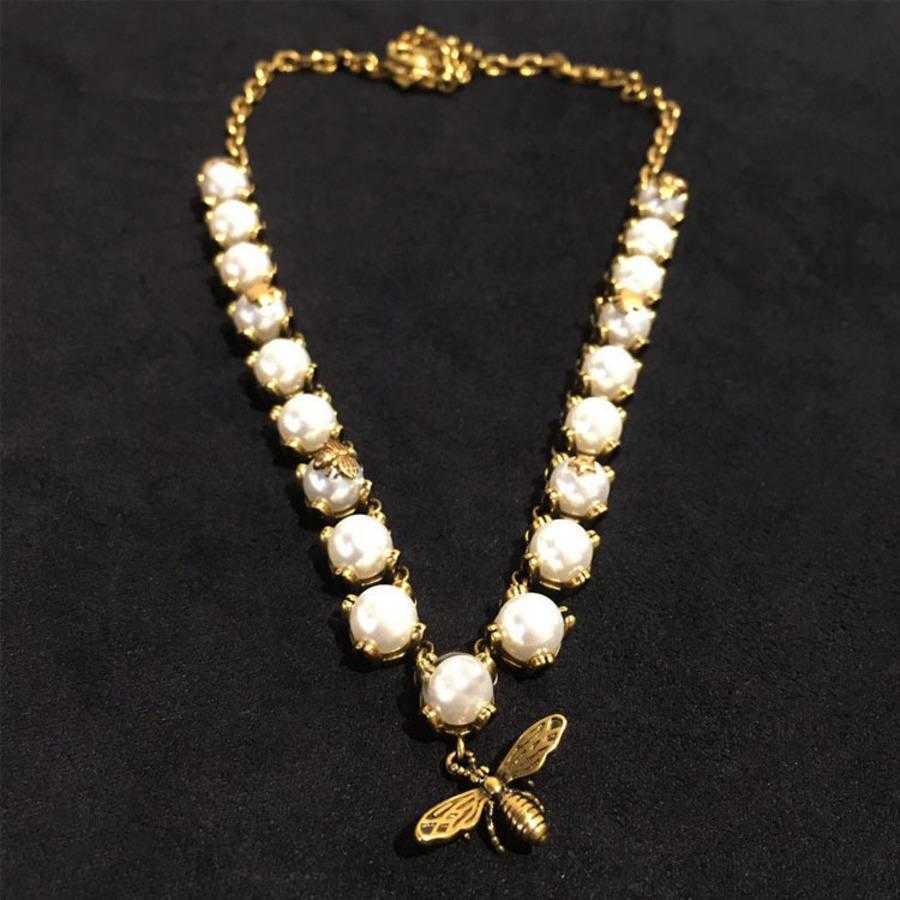 

dijias new necklace trend in 2121 exquisite and versatile pearl bee pendant necklace autumn and winter clothing chain0