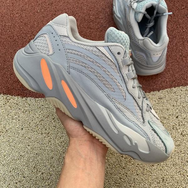2021 Clay Brown Hommes Femmes Formateurs de luxe DesignErunning Chaussures Top Qualité 700 V2 Alvah Azael Kyanite Brand Carafferie Azareth Sports