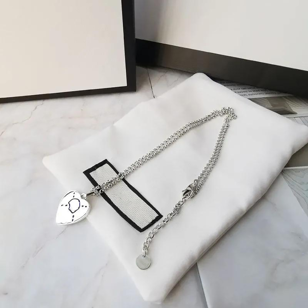 

Long Rose Love Fearless Peach Heart Desingers Necklace Men and Women Round Sweater Skull Fashion Couple Trend Couples Necklace Pendant Jewelry Male