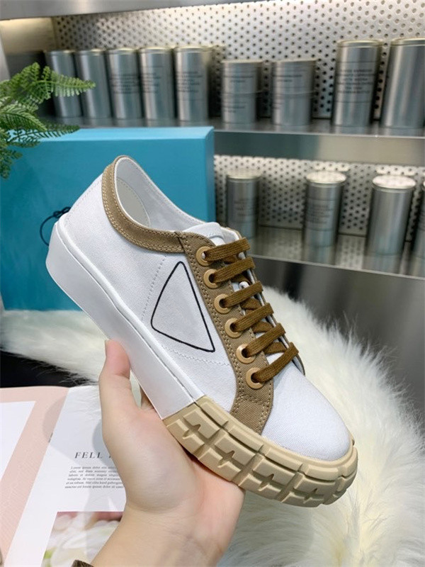 

2021 Luxurys Designer Sneaker Low top Casual Shoes Women Treaded Rubber Outsole Printed Calf Leather Classic Trainers, Choose the color